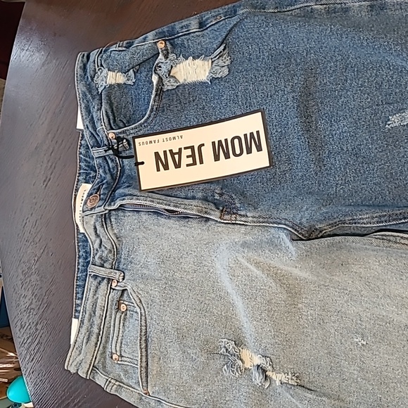 NWT Almost Famous Mom  Jean distressed raw hem light wash medium wash size 13 mi - Picture 4 of 12